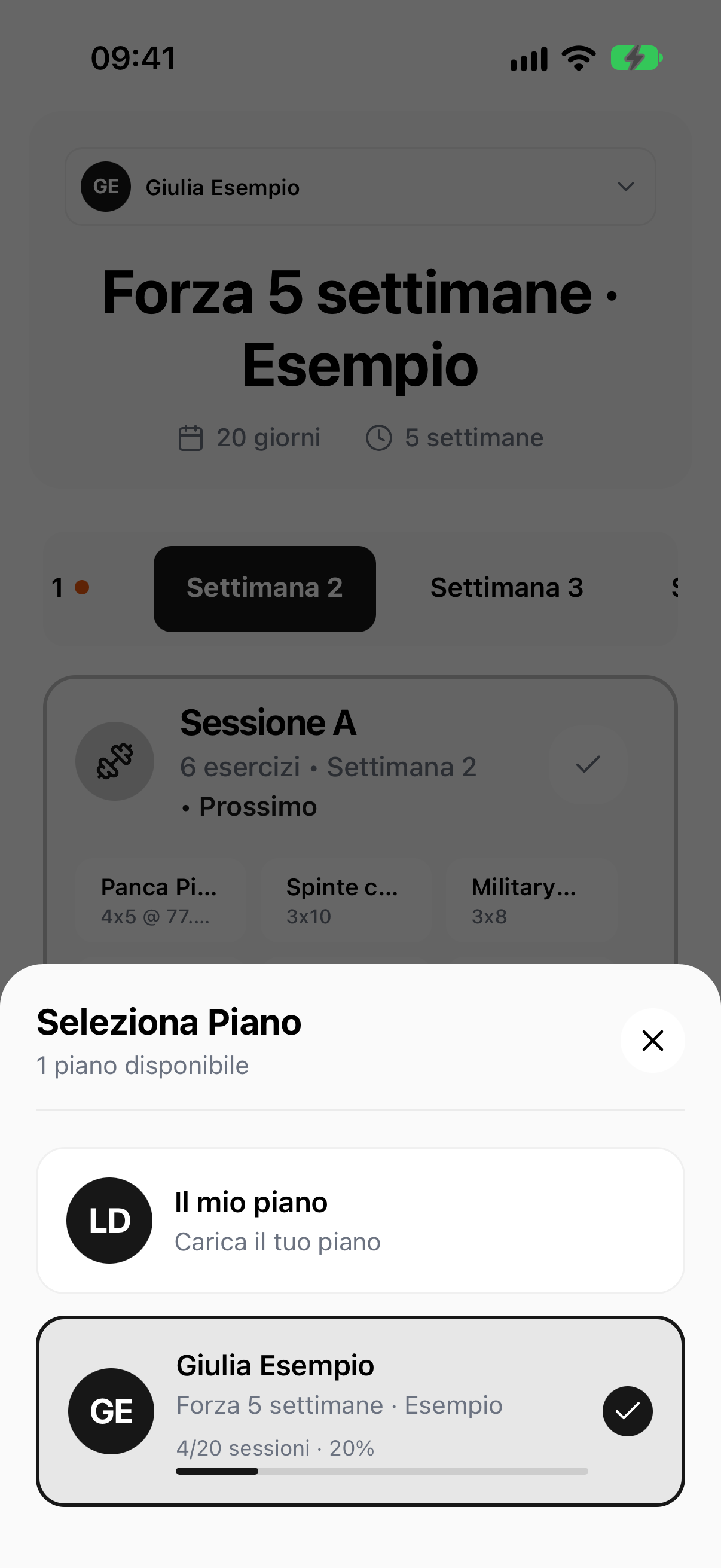 Seleziona Piano aperto nell'app PT, con dati di esempio: la riga Il mio piano e il piano dell'atleta Giulia Esempio, selezionato, con 4/20 sessioni completate e 20%.